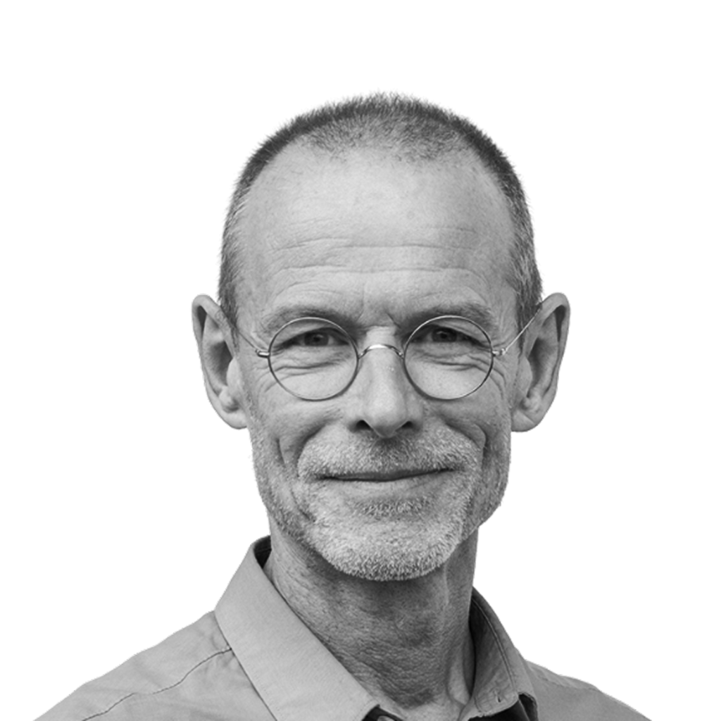 Retrato a preto e branco de Joannes Vandermeulen, sorrindo levemente.